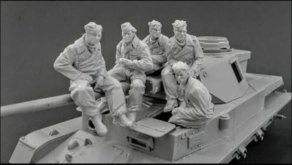 1/35 WWII Soldiers on Military Vehicle, 5 Figures, Resin Model Figure Kit, Unassembled and Unpainted