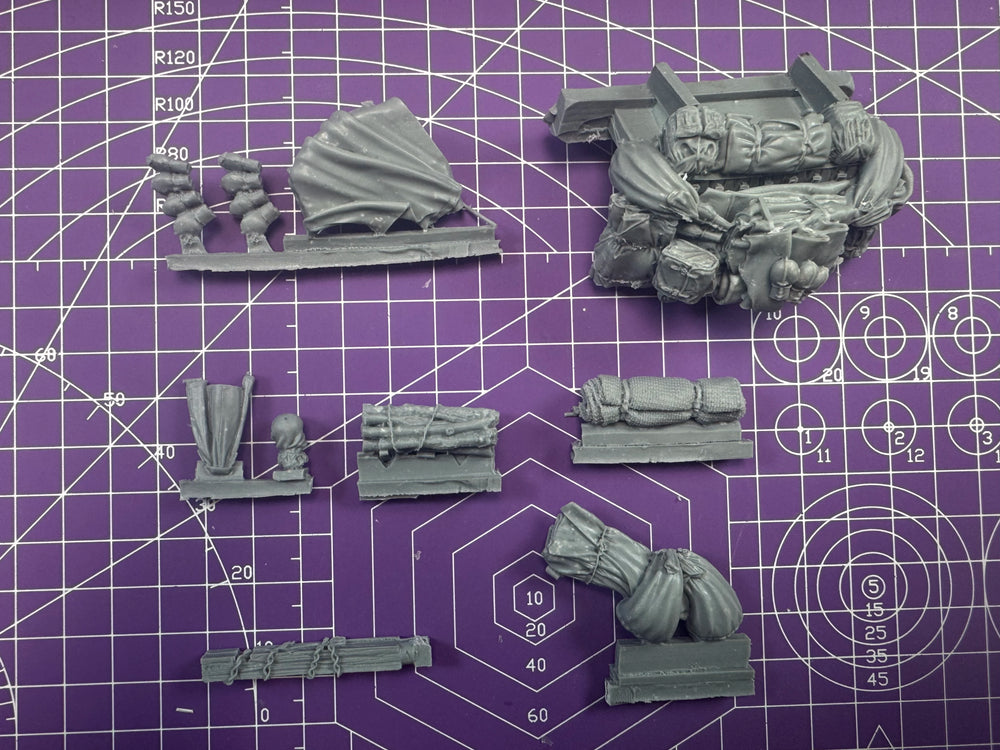 1/35 Cold War Tank Debris, Resin Model Vehicle Kit, Unassembled and Unpainted