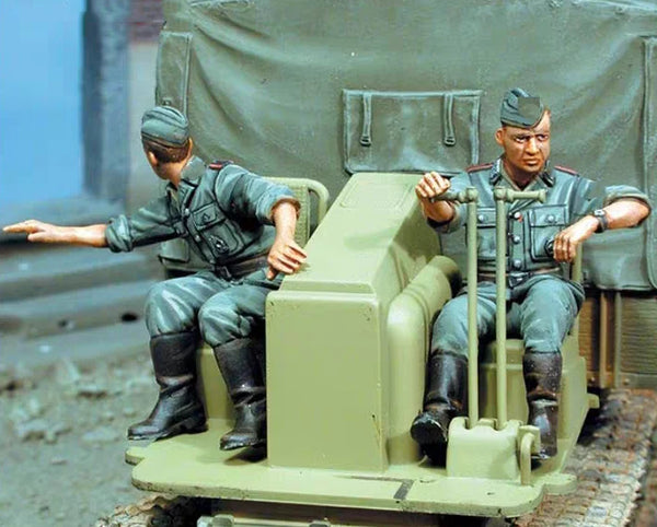 1/35 WWII German Soldiers with Gun Emplacement, 2 Figures, Resin Model Figure Kit, Unassembled and Unpainted