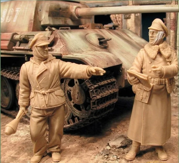 1/35 WWII Infantry & Officer, 2 Figures, Resin Model Figure Kit, Unassembled and Unpainted