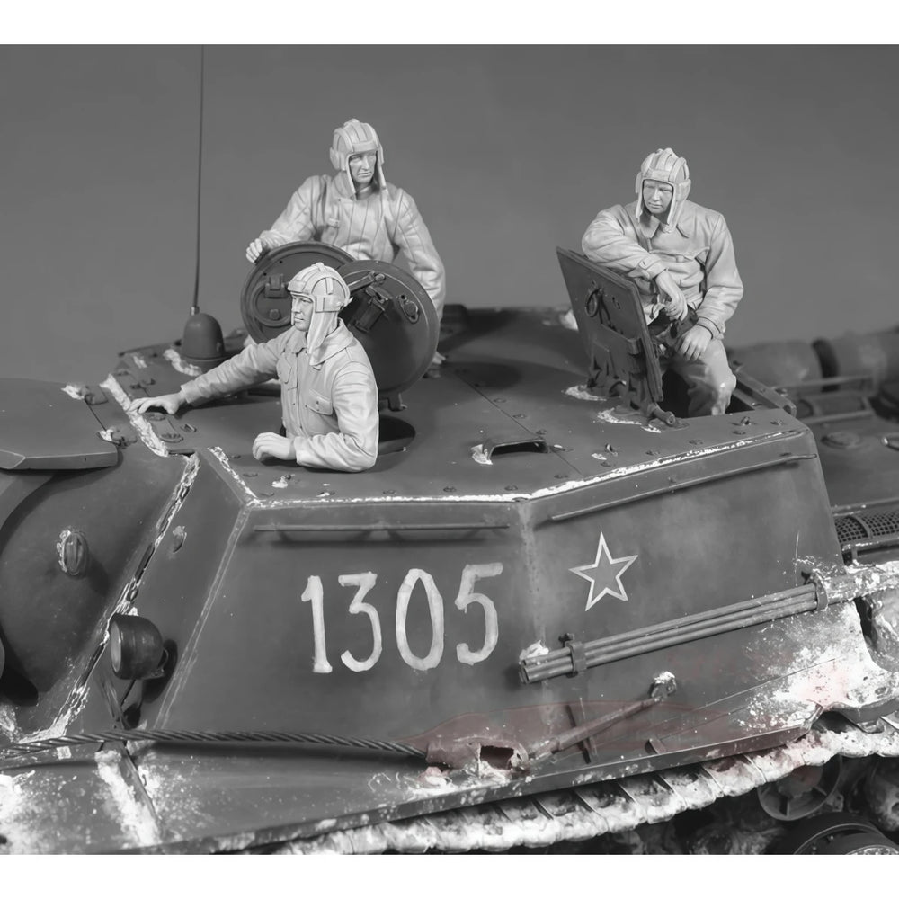 1/35 WWII Soviet Tank Crew at Rest, 3 Figures, Resin Model Figure Kit, Unassembled and Unpainted