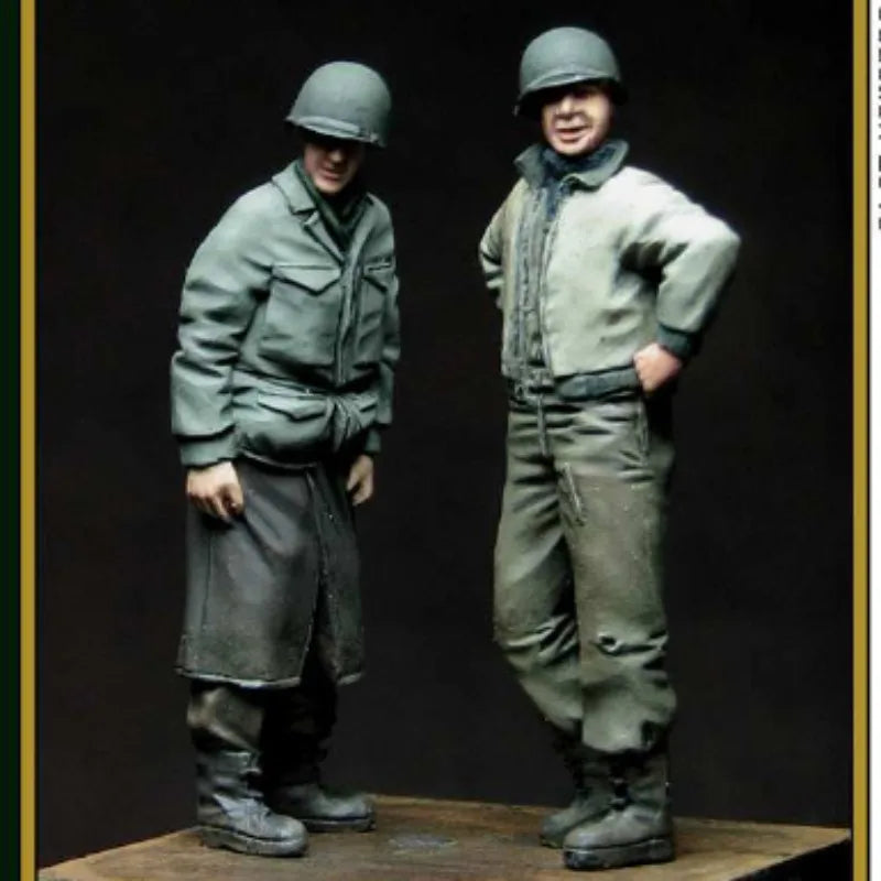 1/35 WWII US Officers with Hands on Hips, 2 Figures, Resin Model Figure Kit, Unassembled and Unpainted