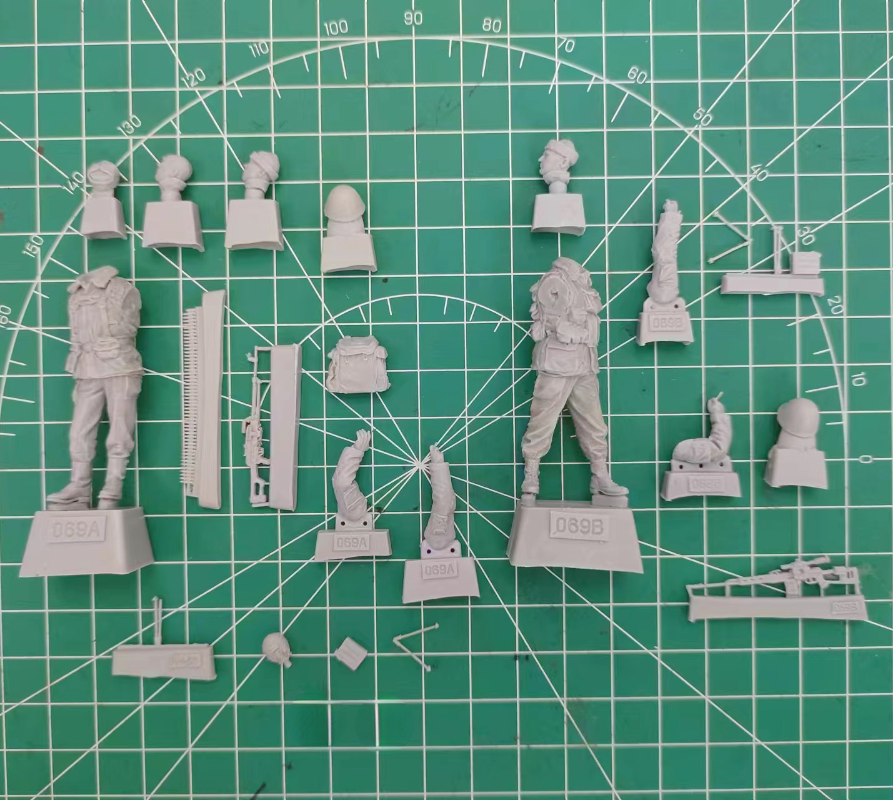 1/35 Modern Russian Infantry: Alert and Relaxed Patrol, 2 Figures, Resin Model Figure Kit, Unassembled and Unpainted