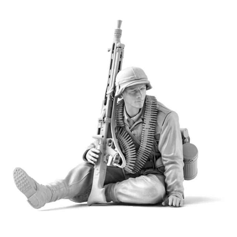 1/16 WWII German MG42 Gunner Seated with Ammo Belt, Resin Model Figure Kit, Unassembled and Unpainted