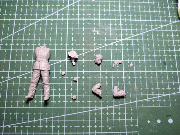 1/35 WWII British Tank Crew Member, Resin Model Figure Kit, Unassembled and Unpainted