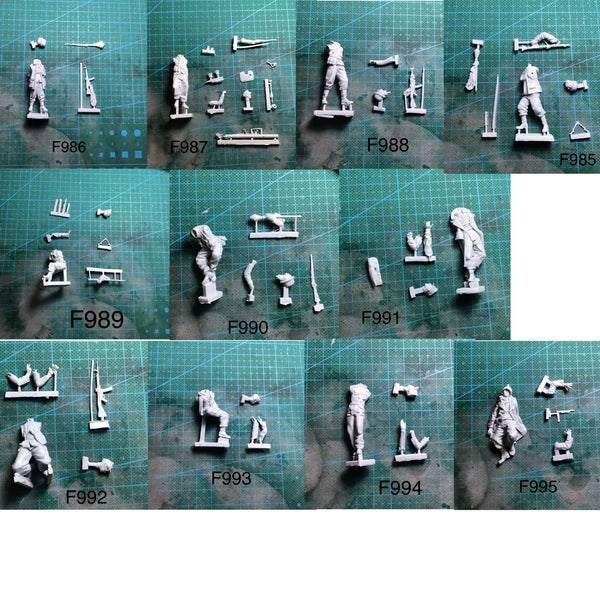 1/35 WWII German Urban Ruins, 11 Figures, Resin Model Figure Kit, Unassembled and Unpainted