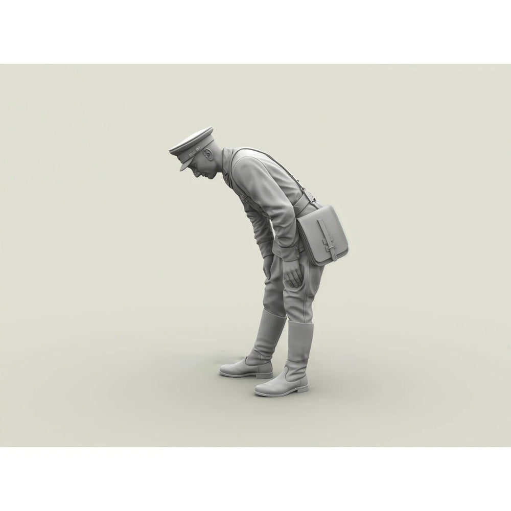 1/35 Cold War Soviet Tank Officer, Resin Model Figure Kit, Unassembled and Unpainted