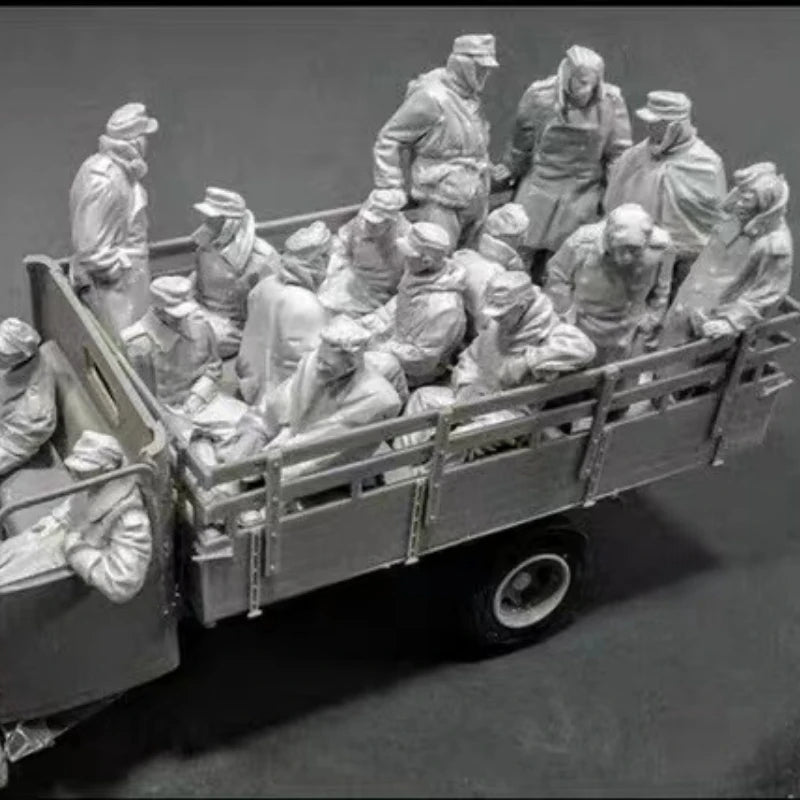 1/35 WWII Soldiers Transport Scene, 16 Figures, Resin Model Figure Kit, Unassembled and Unpainted