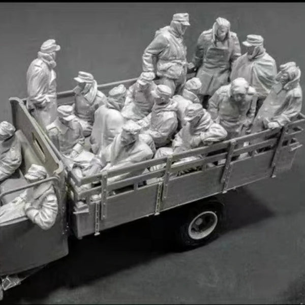1/35 WWII Soldiers Transport Scene, 16 Figures, Resin Model Figure Kit, Unassembled and Unpainted