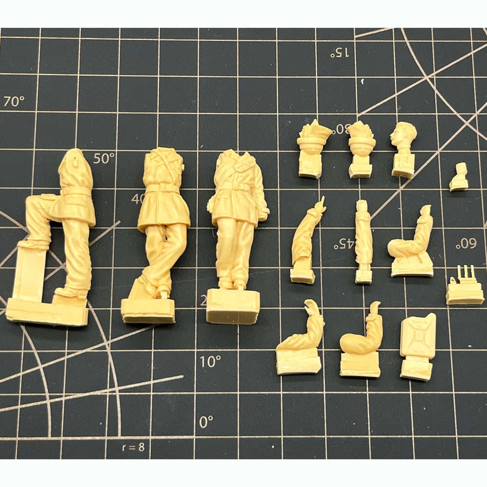 1/35 WWII German Officers & Soldiers, 3 Figures, Resin Model Figure Kit, Unassembled and Unpainted