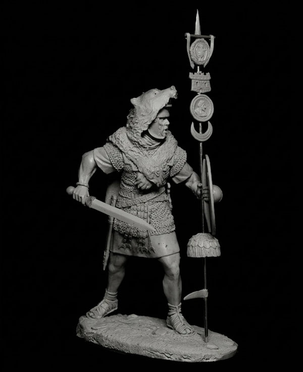 1/24 Ancient Roman Signifero (Standard Bearer), Resin Model Figure Kit, Unassembled and Unpainted