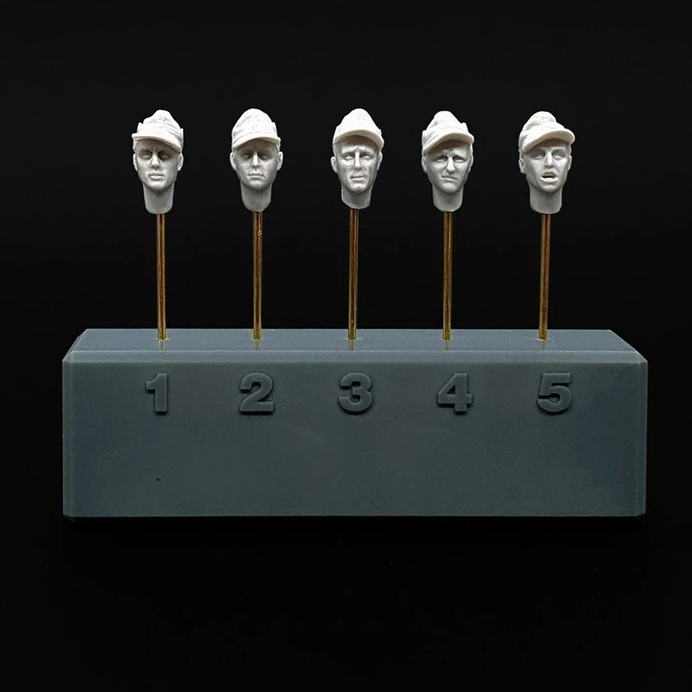 1/35 WWII German Infantry Bare Heads, 5 Figures, Resin Model Figure Kit, Unassembled and Unpainted