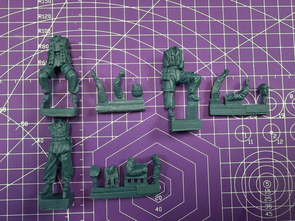 1/35 WWII German Airborne Soldiers, 3 Figures, Resin Model Figure Kit, Unassembled and Unpainted
