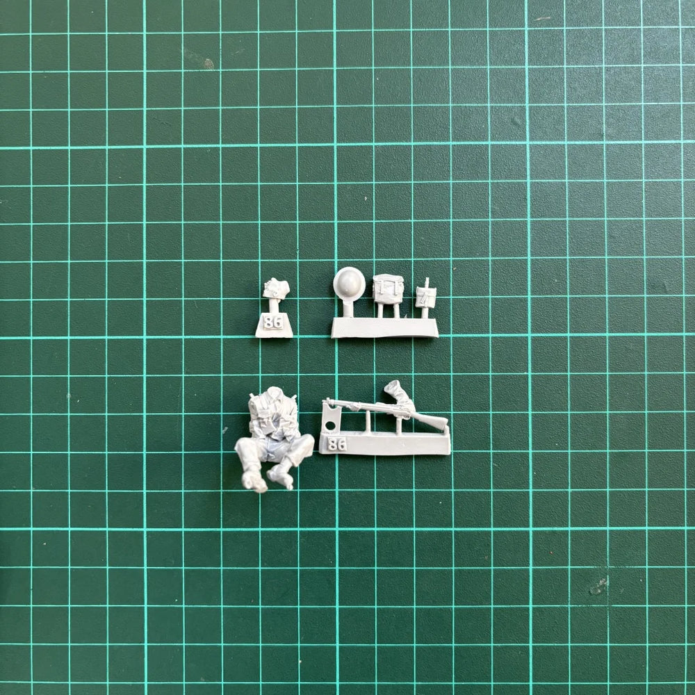 1/35 WWII British Infantry in Seated Combat Position, 2 Figures, Resin Model Figure Kit, Unassembled and Unpainted