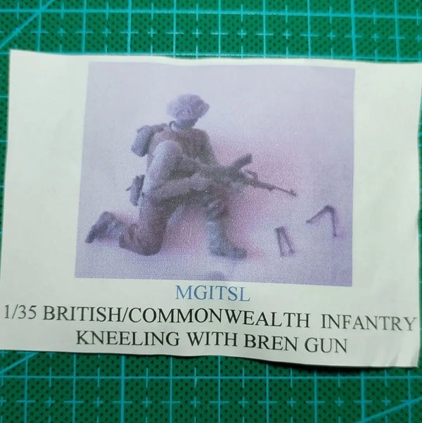 1/35 WWII British Soldier with Bren Gun, Resin Model Figure Kit, Unassembled and Unpainted