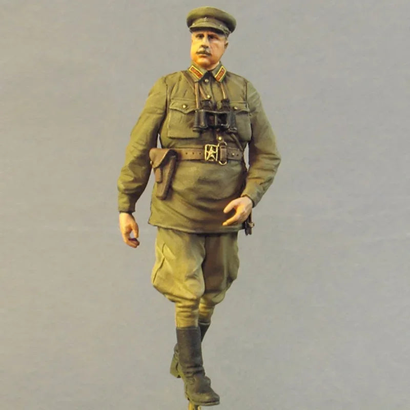 1/35 WWII Soviet Officer Standing with Binoculars, Resin Model Figure Kit, Unassembled and Unpainted
