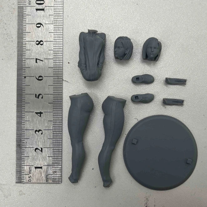 1/24 Girl in Athletic Wear, Resin Model Figure Kit, Anime Theme, Unassembled and Unpainted