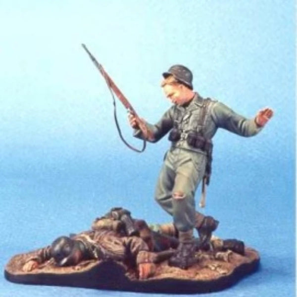 1/35 WWI Wounded Soldier, 2 Figures, Resin Model Diorama Kit, Unassembled and Unpainted