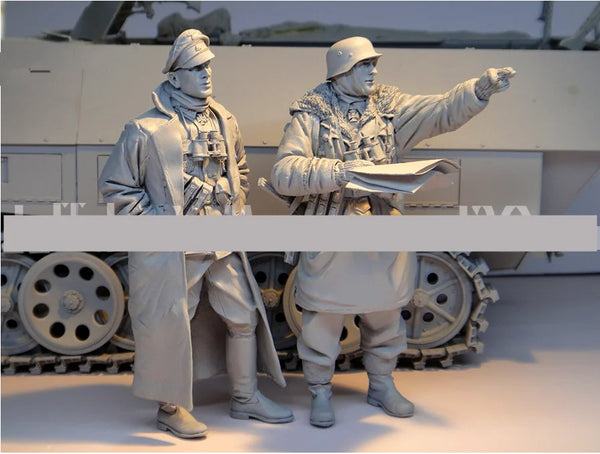 1/16 WWII German Tank Officers and Crew, 2 Figures, Resin Model Figure Kit, Unassembled and Unpainted