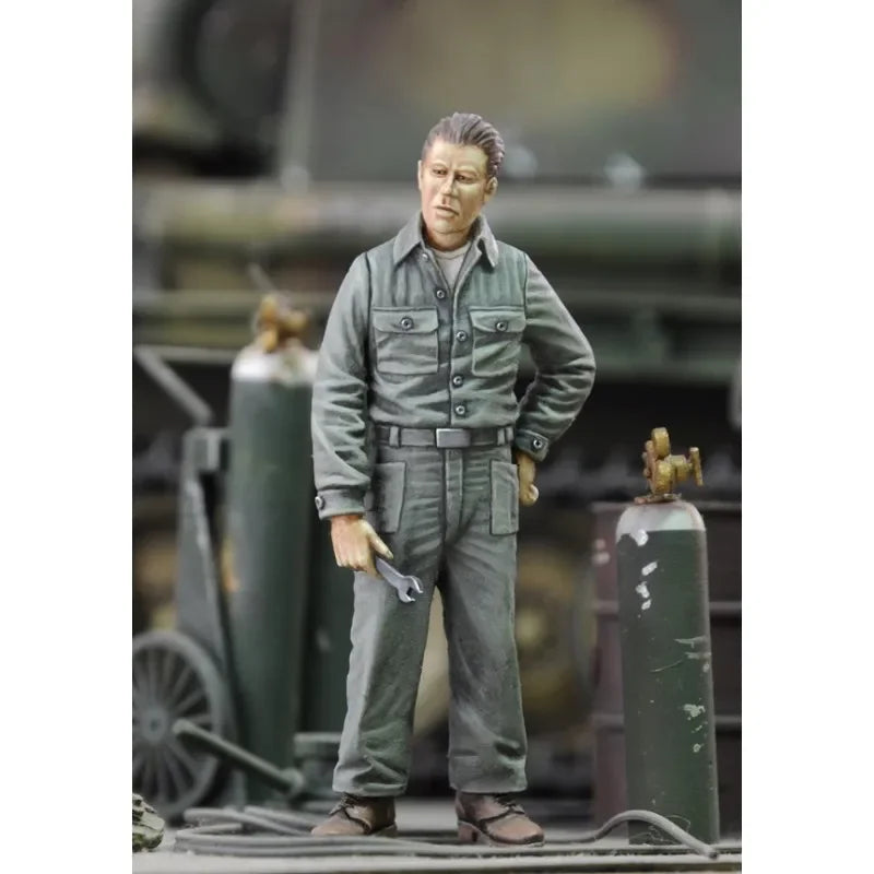 1/35 Modern Aircraft Maintenance Technician, Resin Model Figure Kit, Unassembled and Unpainted