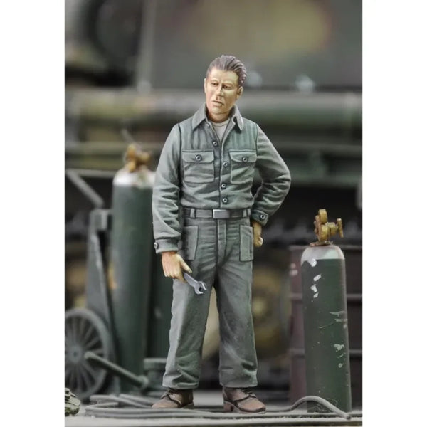 1/35 Modern Aircraft Maintenance Technician, Resin Model Figure Kit, Unassembled and Unpainted