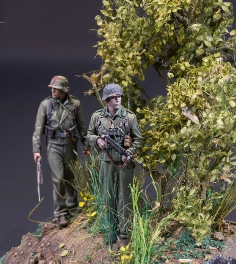 1/35 WWII German Infantry on Patrol, 2 Figures, Resin Model Figure Kit, Unassembled and Unpainted