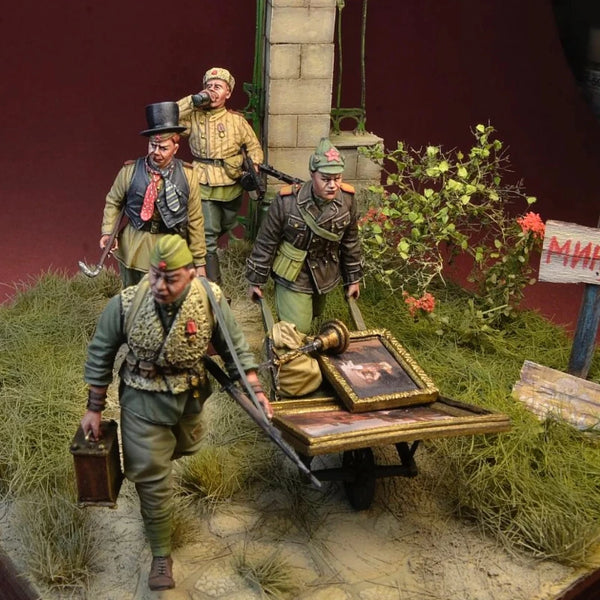 1/35 WWII Soviet Rear Troops Supply Cart, 4 Figures, Resin Model Figure Kit, Unassembled and Unpainted