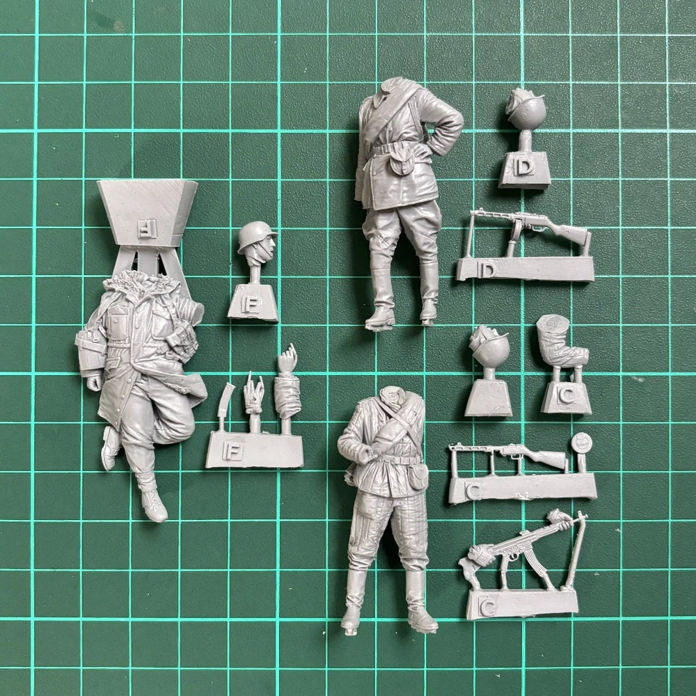 1/35 WWII Soviet & German Combat Scene, 3 Figures, Resin Model Figure Kit, Unassembled and Unpainted