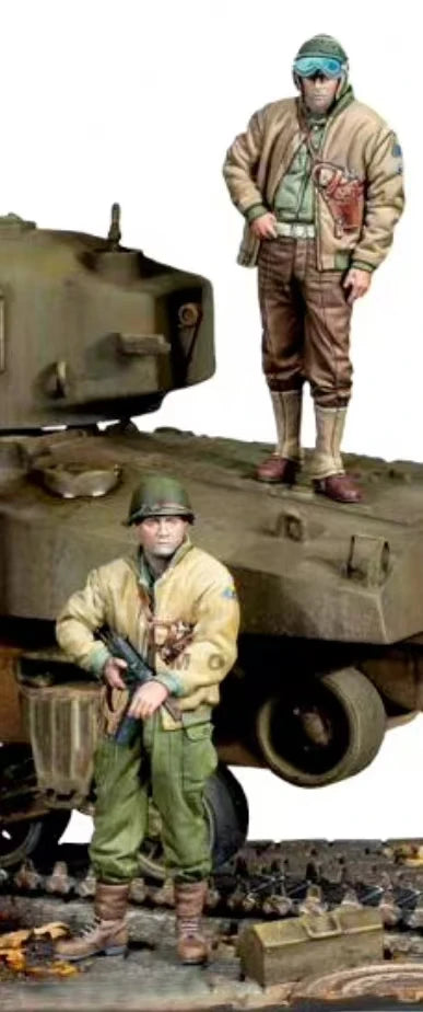 1/35 WWI British Soldiers with Motor Truck, 2 Figures, Resin Model Figure Kit, Unassembled and Unpainted