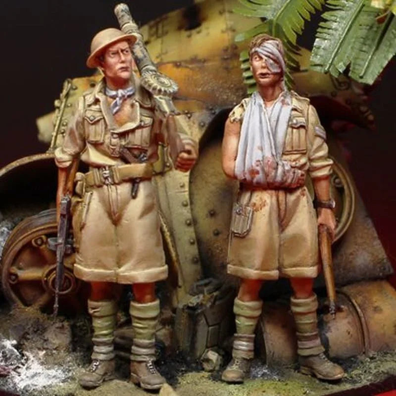 1/35 WWI British Women in Long Coats, 2 Figures, Resin Model Figure Kit, Unassembled and Unpainted