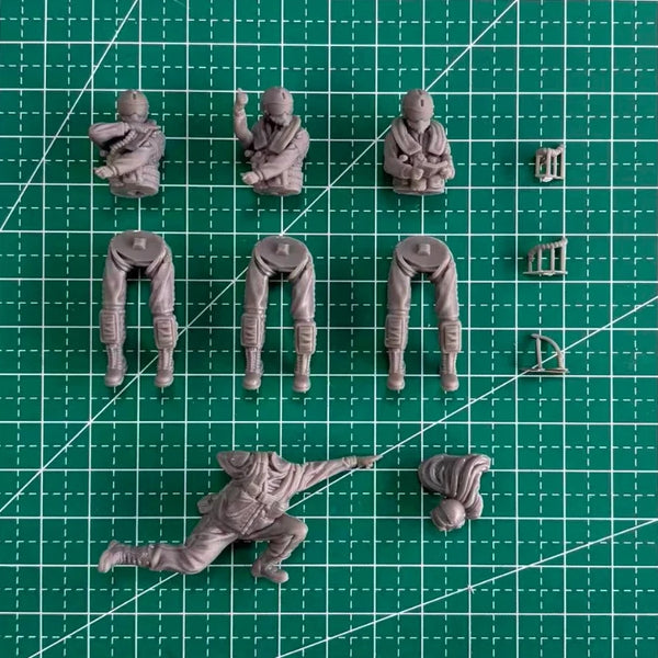 1/32 WWII US Navy Deck Crew & Pilots, 4 Figures, Resin Model Figure Kit, Unassembled and Unpainted