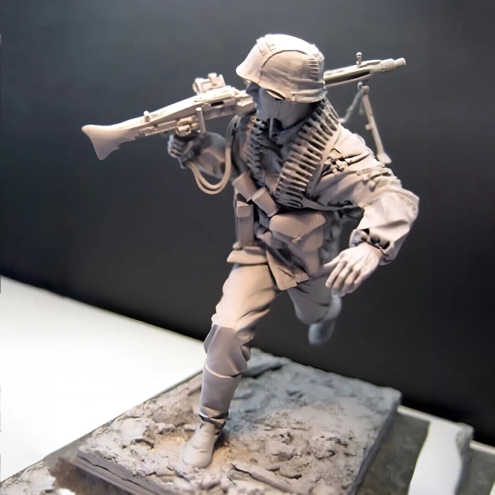 1/16 WWI Infantry Advancing with Ammunition Bandolier, Resin Model Figure Kit, Unassembled and Unpainted