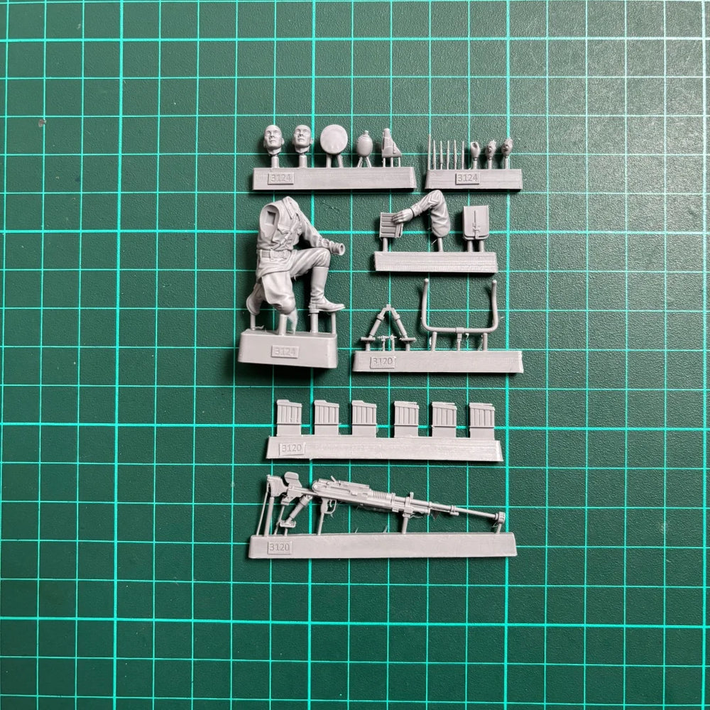 1/35 WWII Red Army Anti-Tank Rifleman, Resin Model Figure Kit, Unassembled and Unpainted