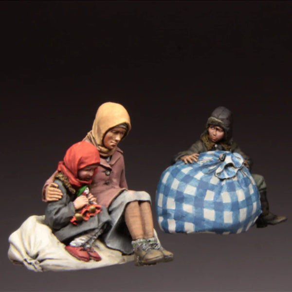 1/35 WWII Refugee Scene, 7 Figures, Resin Model Figure Kit, Unassembled and Unpainted
