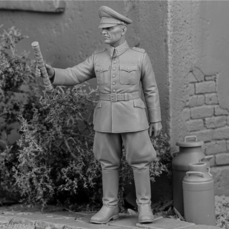 1/35 WWII German Field Marshal, Resin Model Figure Kit, Unassembled and Unpainted
