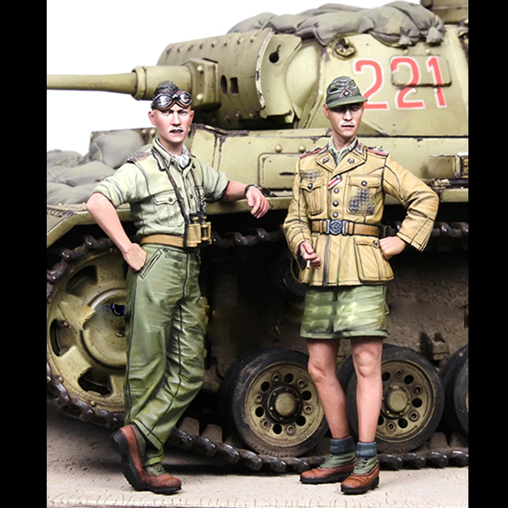 1/35 WWII German Panzer Tank Commander and Crew, 2 Figures, Resin Model Figure Kit, Unassembled and Unpainted