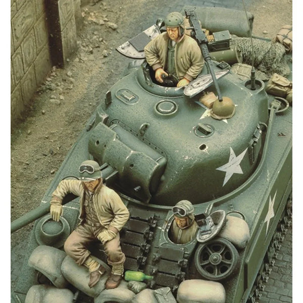 1/35 WWII US Sherman Tank Commander with Crew in Ruins, 5 Figures, Resin Model Diorama Kit, Unassembled and Unpainted