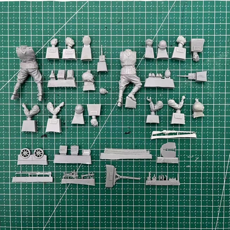 1/35 WWII Machine Gunner Crew, 2 Figures, Resin Model Figure Kit, Unassembled and Unpainted
