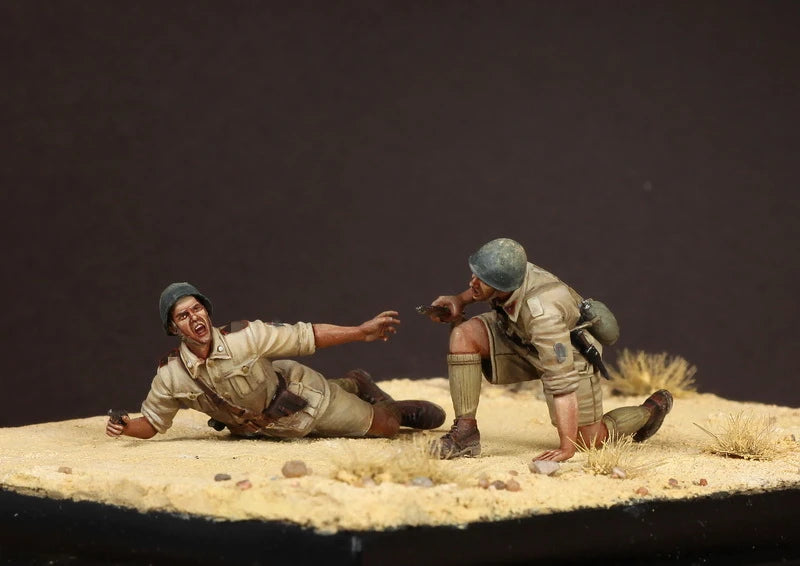 1/35 WWII US Infantry Crawling Assault, 2 Figures, Resin Model Figure Kit, Unassembled and Unpainted
