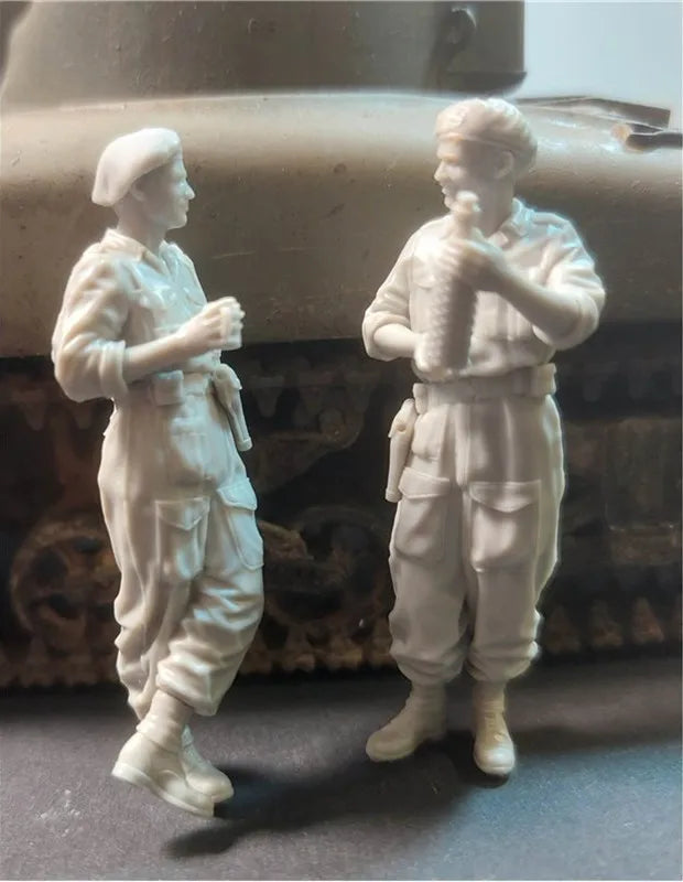 1/35 WWII Infantry Soldiers with Rifles and Puttees, 2 Figures, Resin Model Figure Kit, Unassembled and Unpainted