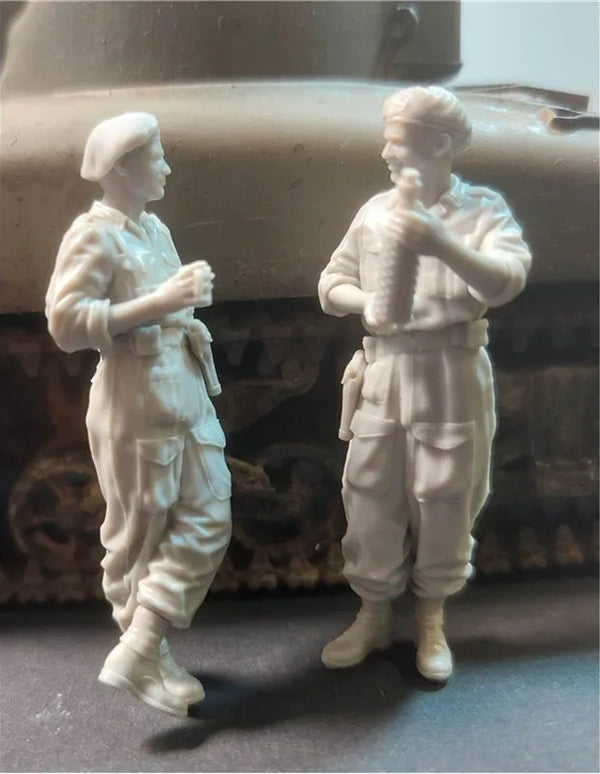 1/35 WWII Infantry Soldiers with Rifles and Puttees, 2 Figures, Resin Model Figure Kit, Unassembled and Unpainted