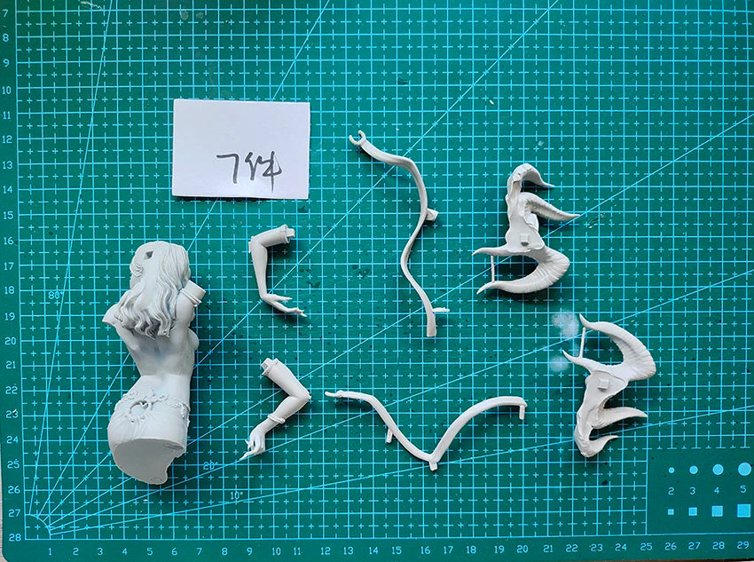 1/10 Demonic Sorceress with Spiral Horns, Resin Model Bust Kit, Fantasy Theme, Unassembled and Unpainted