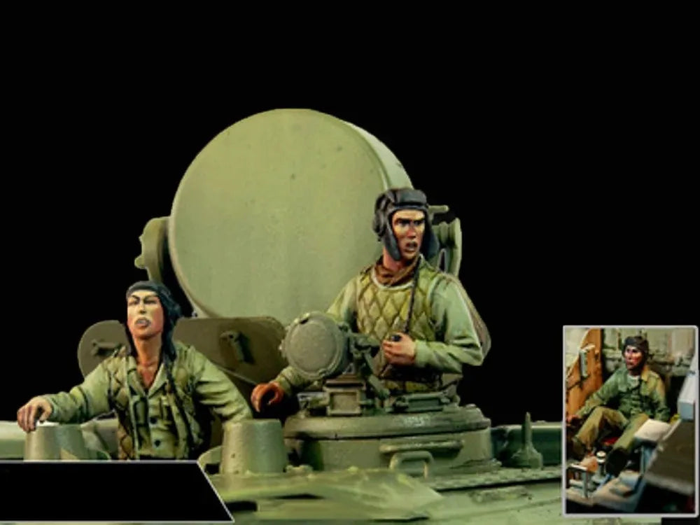 1/35 WWII German Radar Crew, 2 Figures, Resin Model Figure Kit, Unassembled and Unpainted