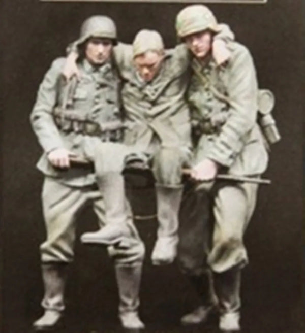 1/35 WWI Doughboys Supporting Wounded Comrade, 3 Figures, Resin Model Figure Kit, Unassembled and Unpainted