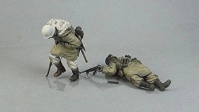 1/35 WWII German MG42 Gunner and Spotter, 2 Figures, Resin Model Figure Kit, Unassembled and Unpainted