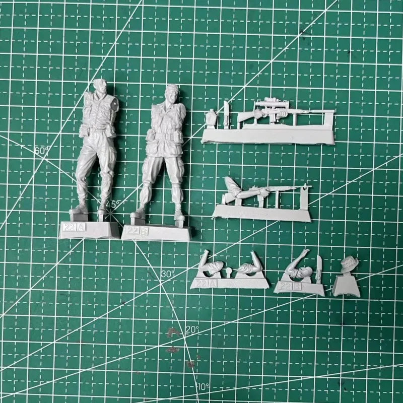1/35 Vietnam War U.S. Sniper Team with Spotter, 2 Figures, Resin Model Figure Kit, Unassembled and Unpainted