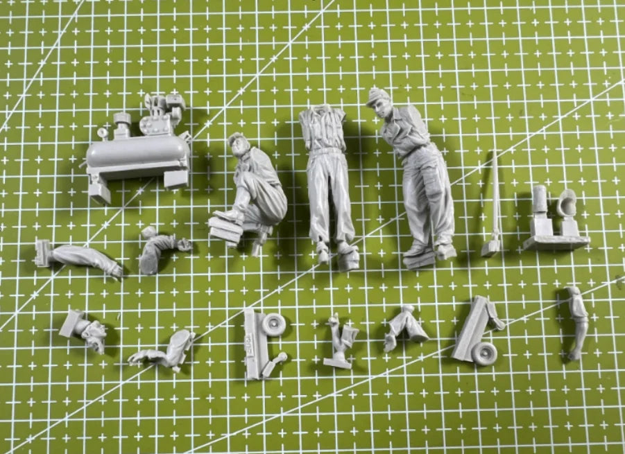 1/35 Modern Maintenance Workers, 4 Figures, Resin Model Figure Kit, Unassembled and Unpainted