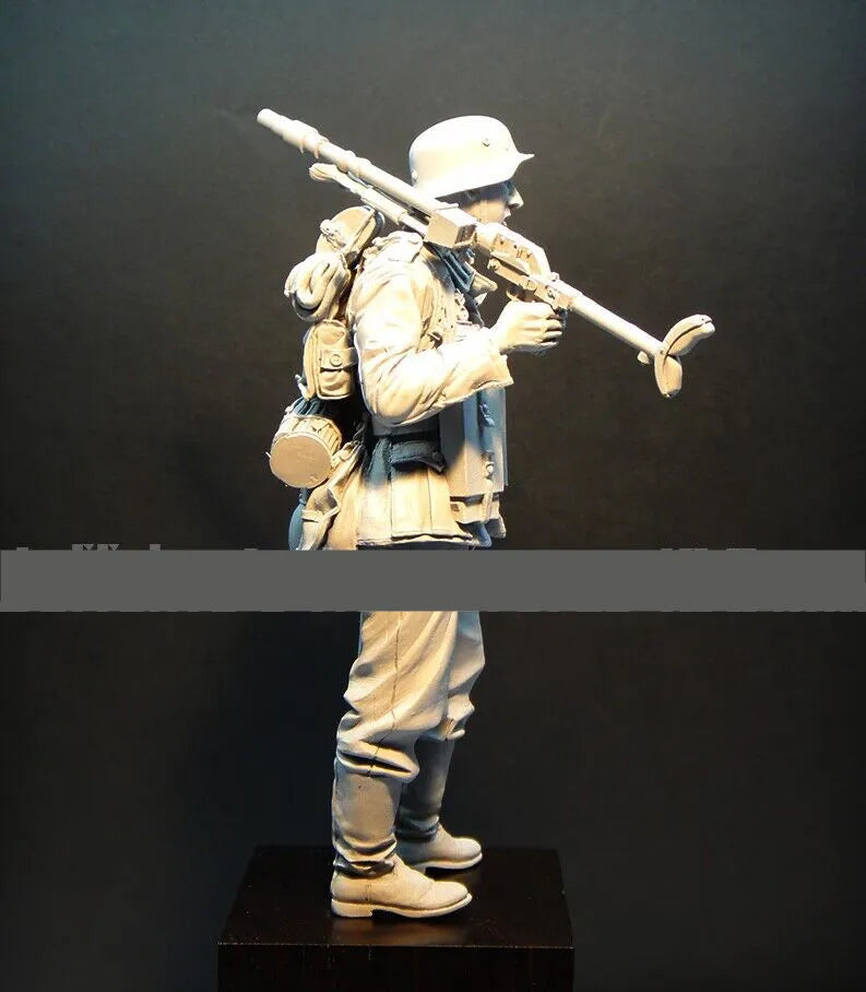 1/16 WWII British Soldier Signaling with Rifle, Resin Model Figure Kit, Unassembled and Unpainted