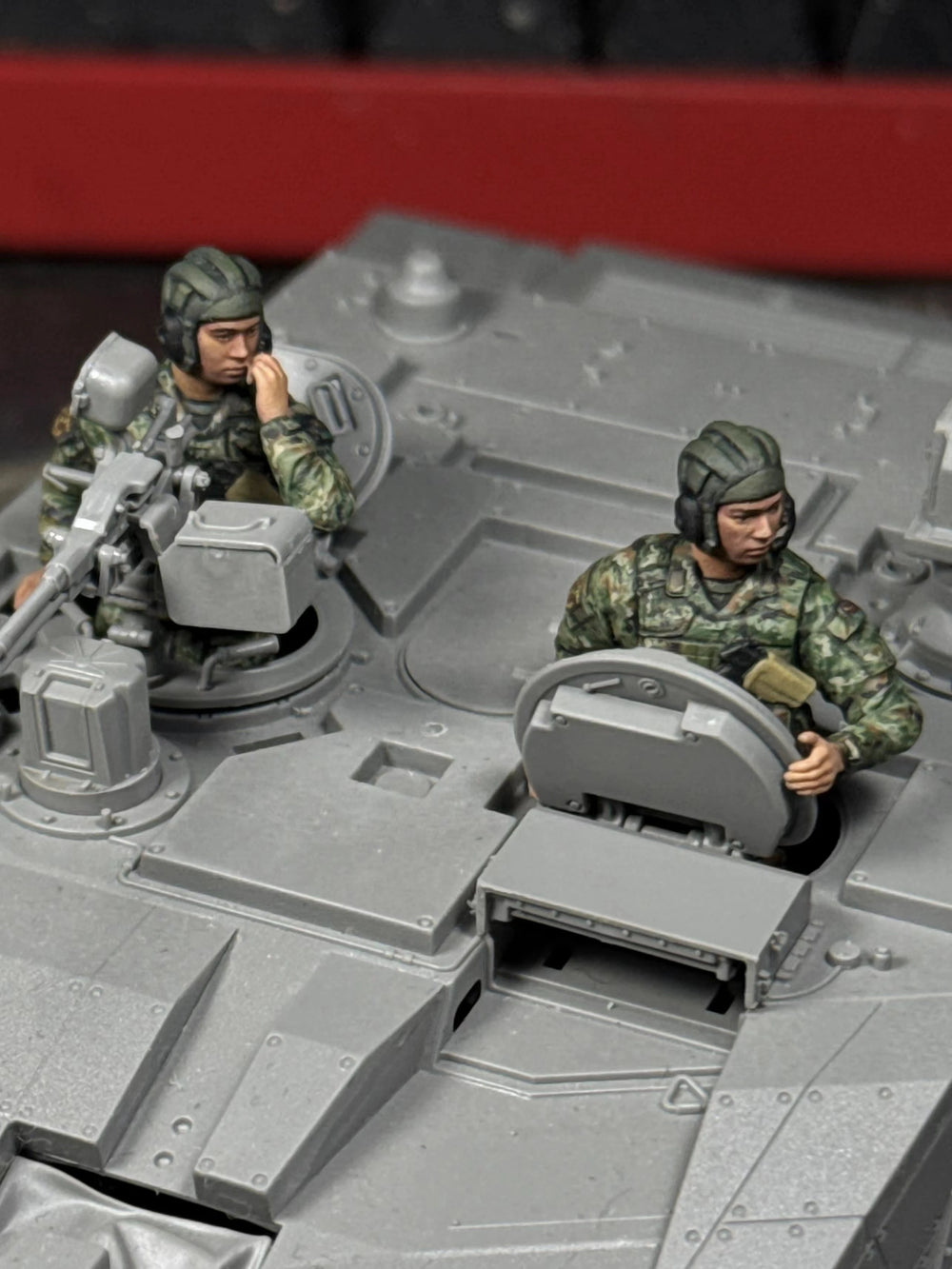 1/35 Modern Soldiers Advancing with Rifle, 4 Figures, Resin Model Figure Kit, Unassembled and Unpainted