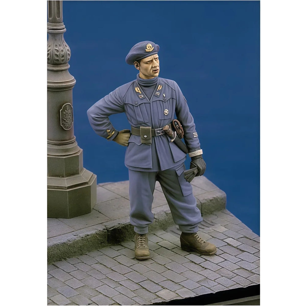 1/35 WWII Italian Officer, Resin Model Figure Kit, Unassembled and Unpainted